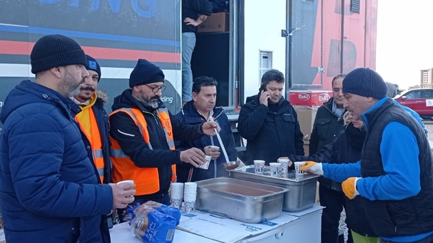 Deprem Bölgesinde Sıcak Yemek