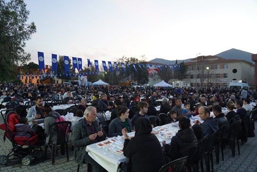 Milas Belediyesi İlk İftar Sofrasında 4 Bin Kişiyi Ağırladı