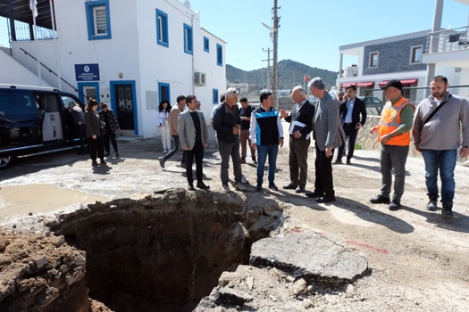 Başkan Aras Yol Çalışmalarını İnceledi, Halkı Dinleyerek Bilgilendirdi