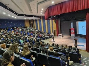 EĞİTİM HAYATINDA YÜKSEK BAŞARIYA ULAŞMANIN SIRLARI