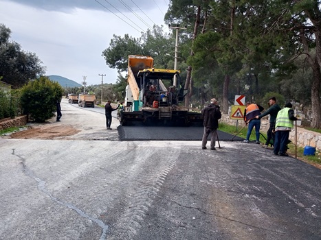 ÇİFTLİK MAHALLESİNDE SICAK ASFALT ÇALIŞMASI