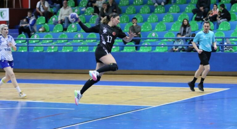 Armada Praxis Yalıkavak, Evinde Hata Yapmadı: Ortahisar Engelini 28-26 ile Aştı