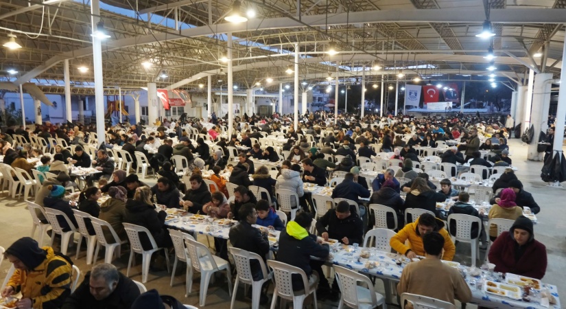 Bitez’de 1200 Kişilik İftar: Ramazan Boyunca Sofralar Belediye A.Ş.’den