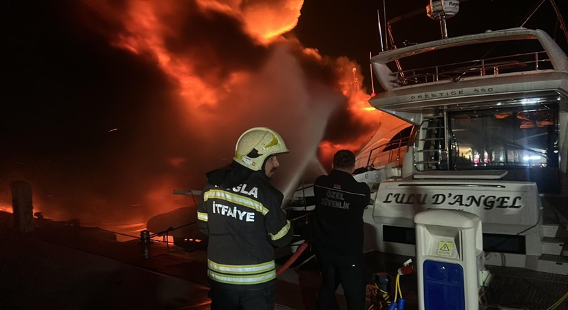 7 Tekne Tamamen Yanarak Kullanılamaz Hale Geldi