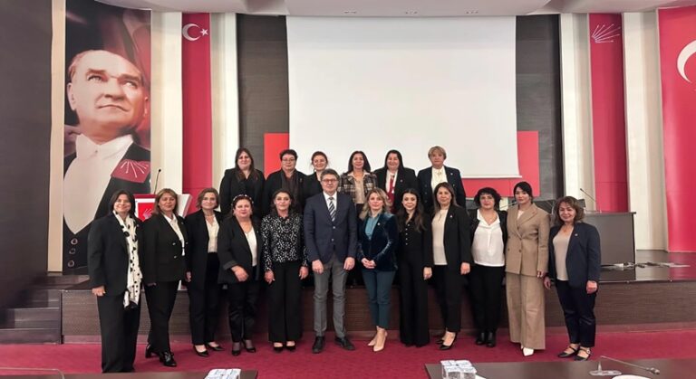 Kadın Üye Sayısı Erkekleri Geçti: CHP’de Bir İlçe Tarihe Geçti