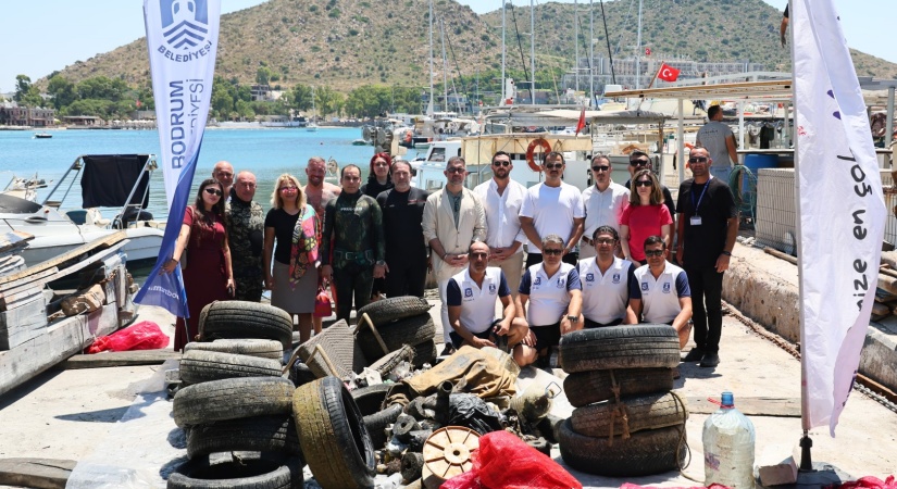 Akyarlar ’da Denizden 850 Kg Atık Çıkarıldı