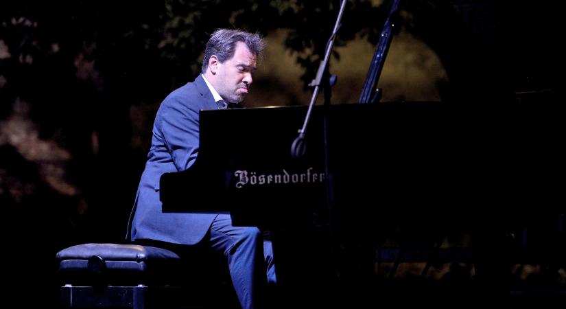 Nicolas Bringuier Gümüşlük’te festival sahnesindeydi
